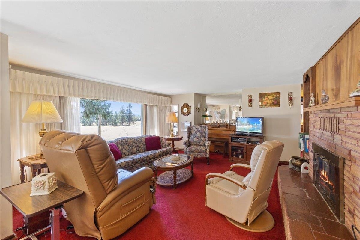 Property Photo: 4881A Carr Rd WA 99110