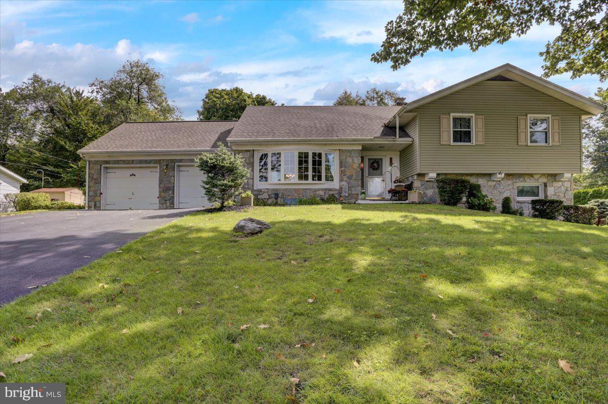 Property Photo:  4 Heather Lane  PA 19601 