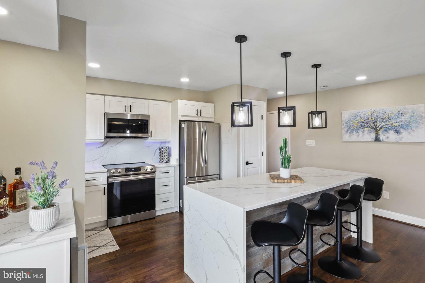 3240 S 28th Street 402  Alexandria VA 22302 photo