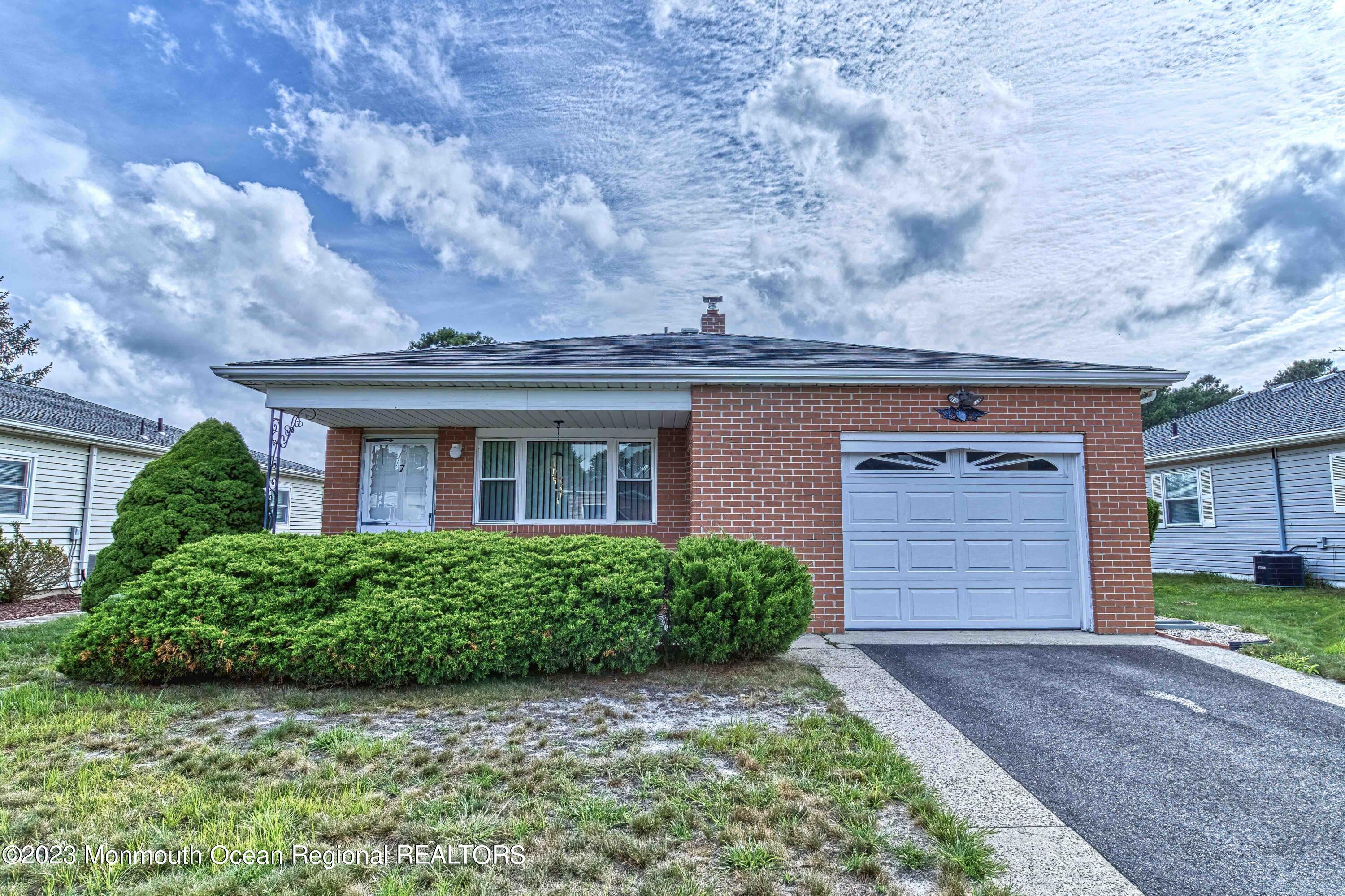 Property Photo:  7 Tijuana Court  NJ 08757 