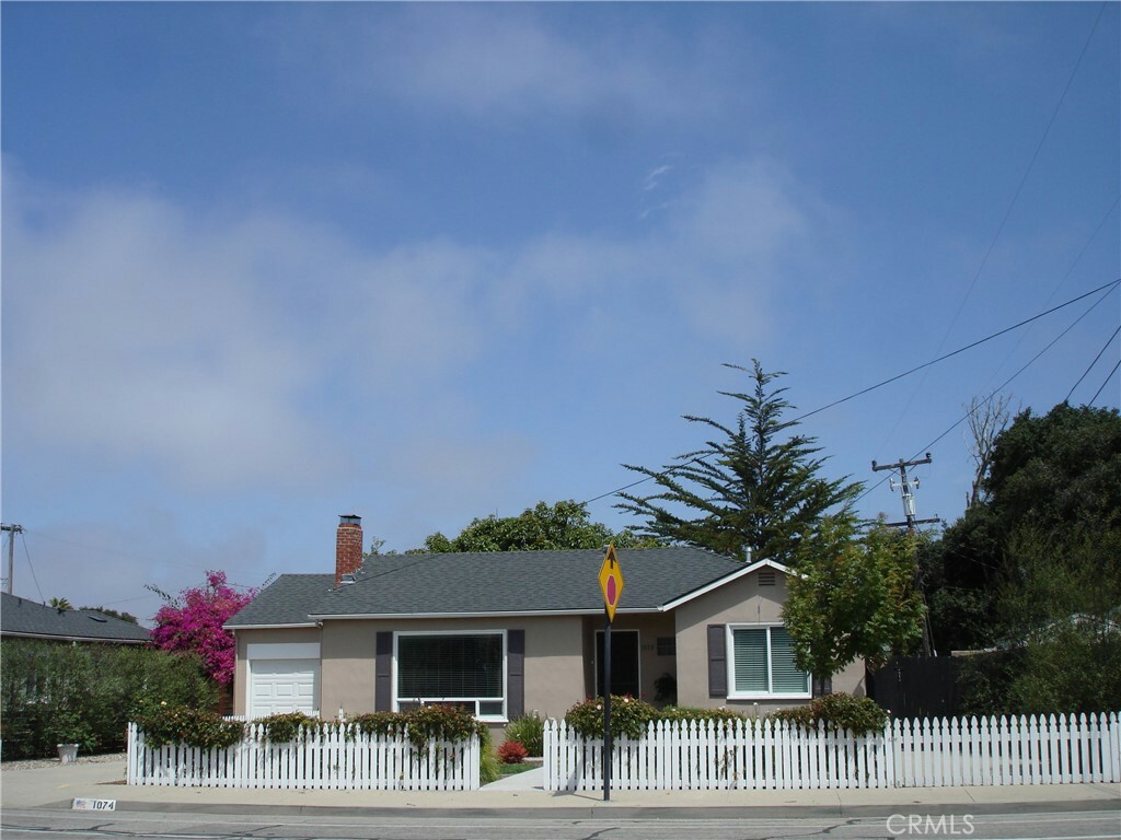 Property Photo:  1074 Fair Oaks Avenue  CA 93420 