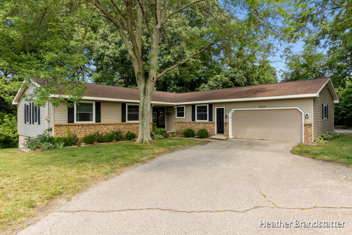 Property Photo:  2605 Scenicview Drive NE  MI 49525 