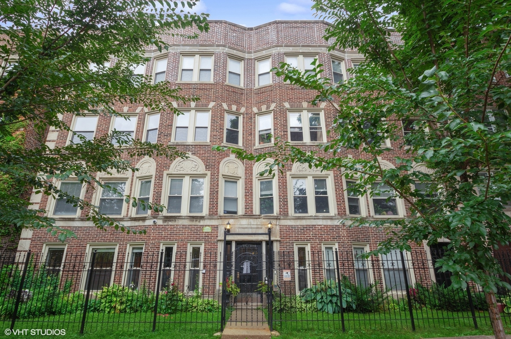 Property Photo:  6119 N Hoyne Avenue 1N  IL 60659 