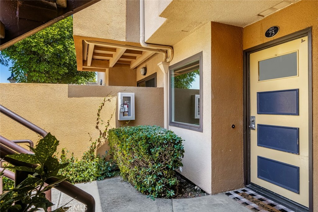 Property Photo:  25671 Le Parc 73  CA 92630 