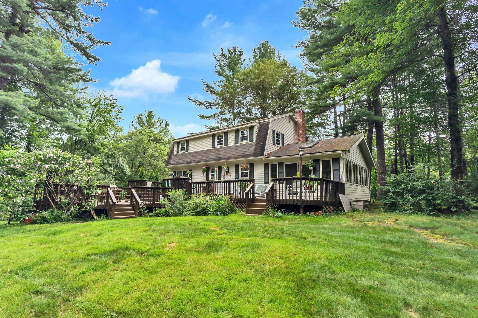 Property Photo:  7 Holstein Avenue  NH 03053 