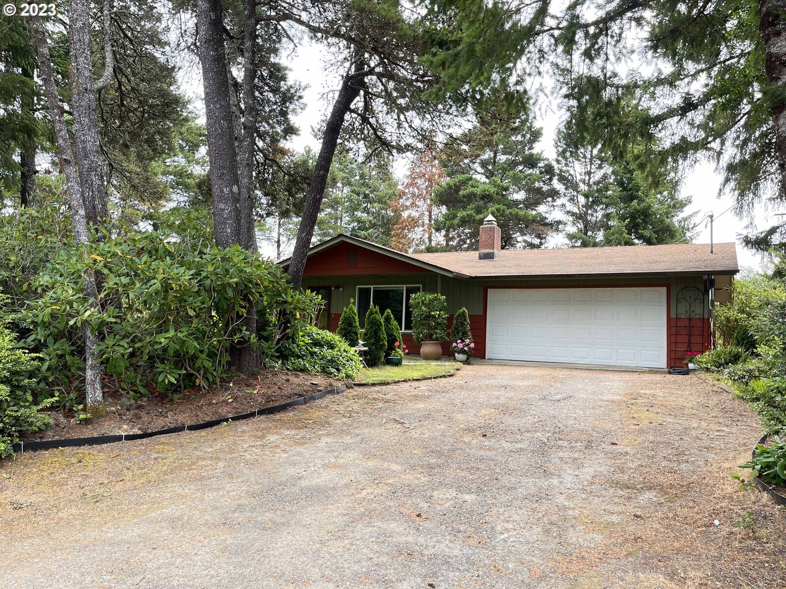 Property Photo: 2260 42nd St OR 97439