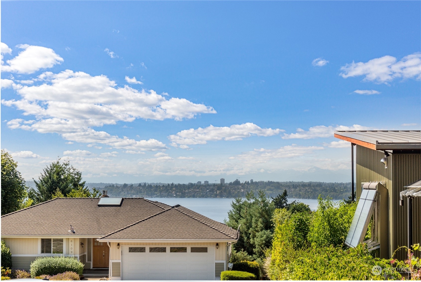 Property Photo: 6109 108th Avenue NE WA 98033