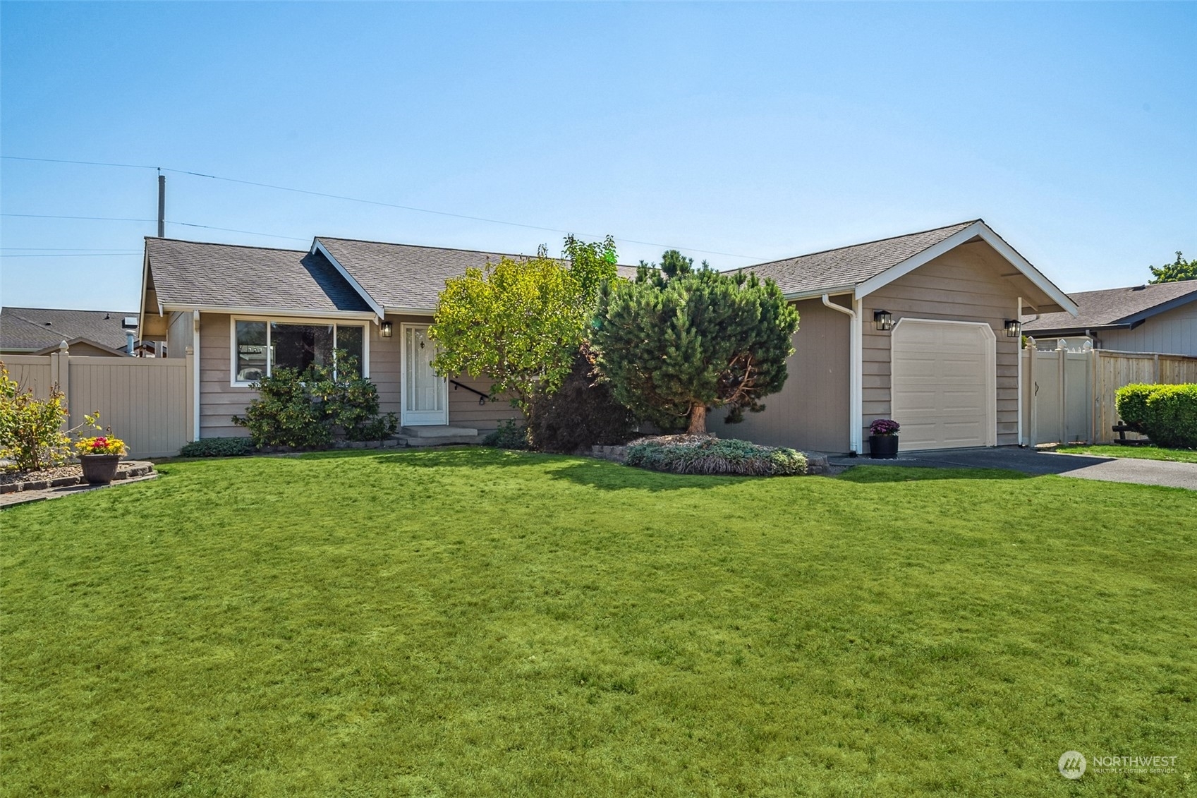 Property Photo:  425 Rosewood Drive  WA 98321 