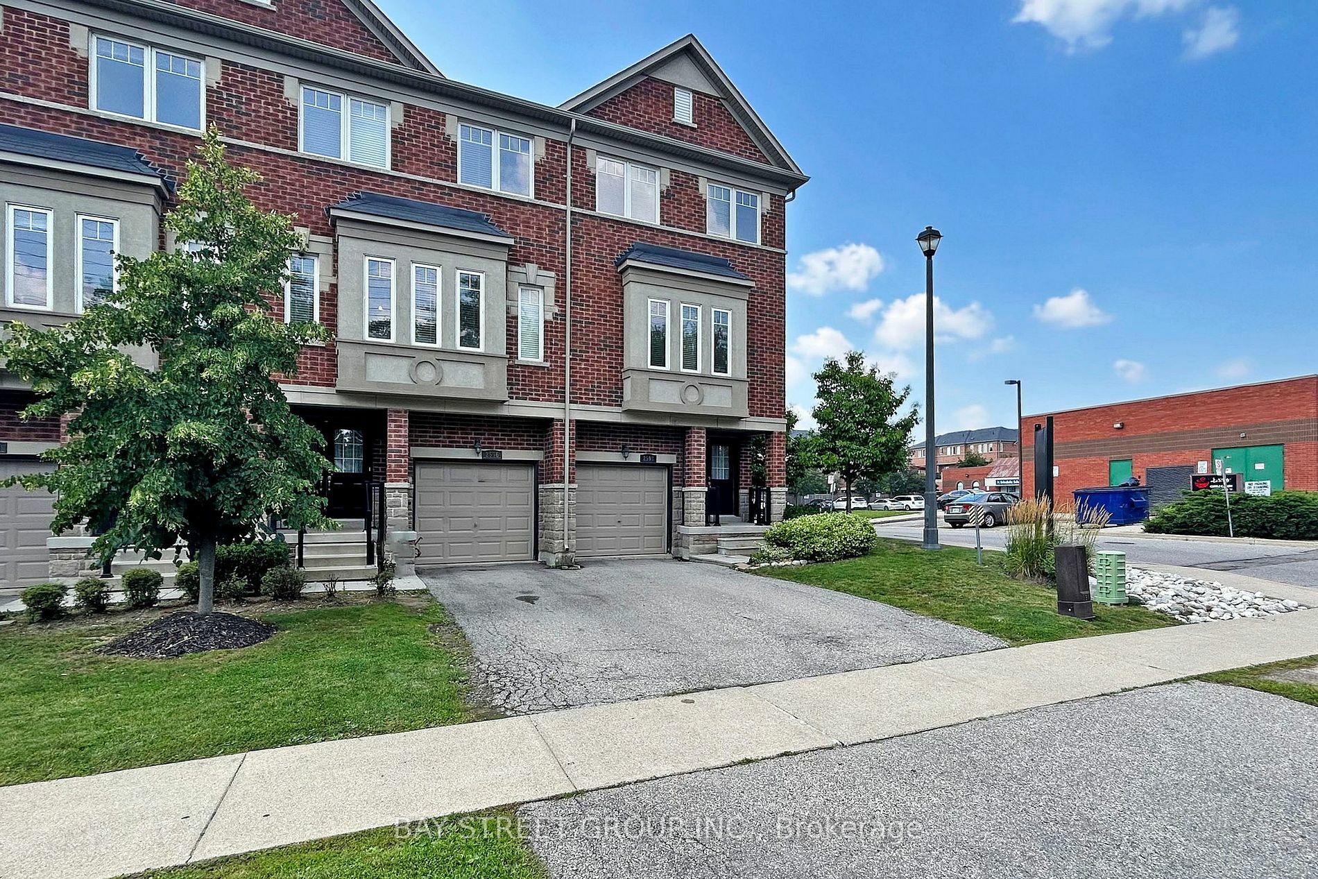 Property Photo: 2598 Glengarry Rd 23 ON L5C0A2