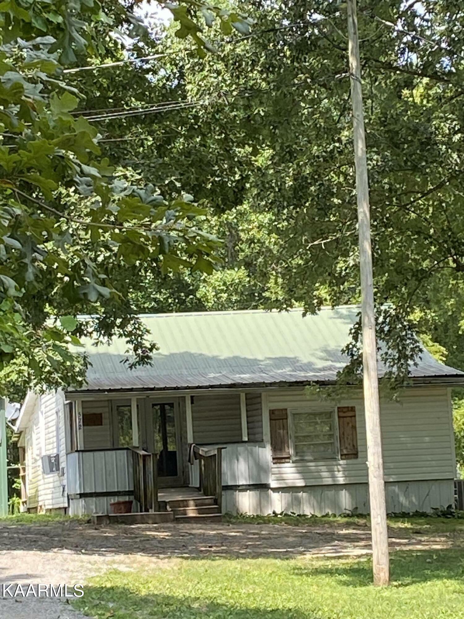 Property Photo:  572 Claysville Rd  TN 38571 