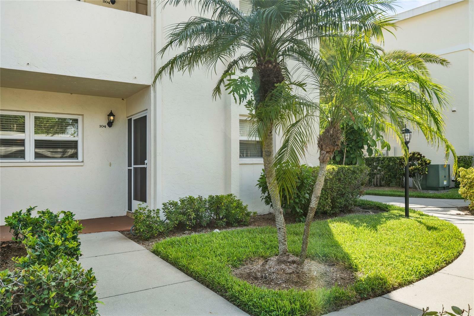 Property Photo:  756 Village Circle 104  FL 34292 