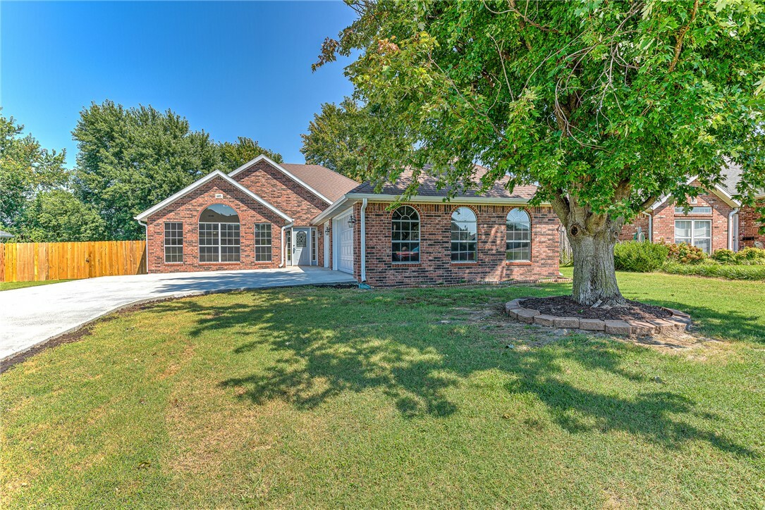 605 Paradise Way  Bentonville AR 72712 photo