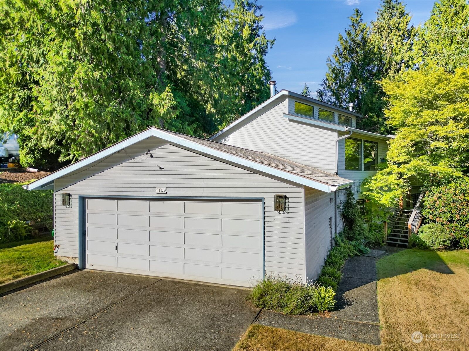 Property Photo:  1109 Pawnee Lane  WA 98273