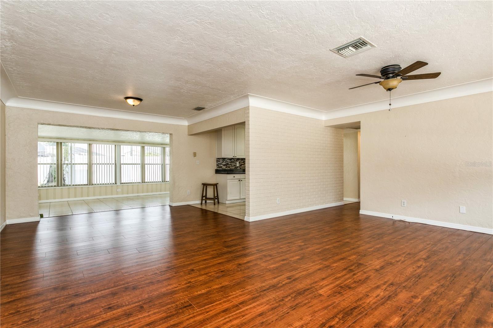Property Photo: 2600 66th Way N FL 33710