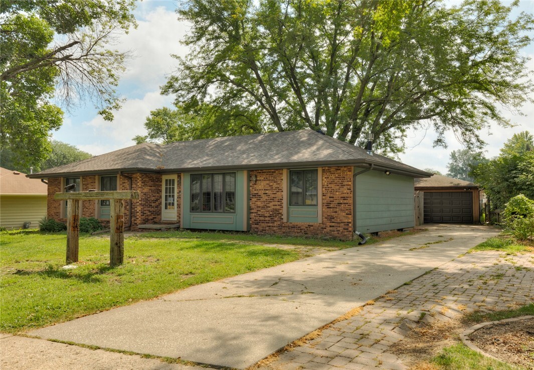Property Photo: 401 NW 9th Street IA 50023