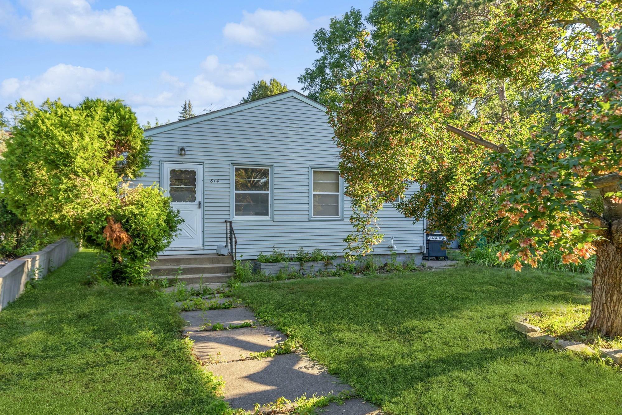 Property Photo:  814 Willard Street W  MN 55082 