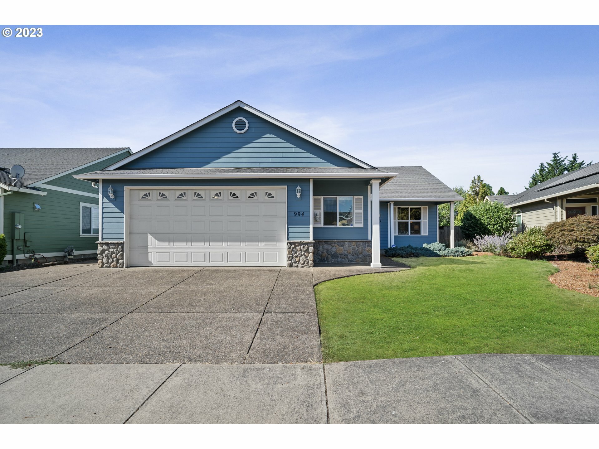 Property Photo: 994 Julie Ln OR 97038