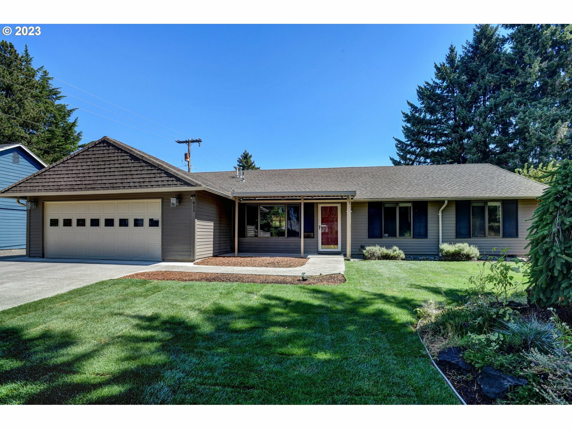 Property Photo:  411 Santa Fe Dr  WA 98661 