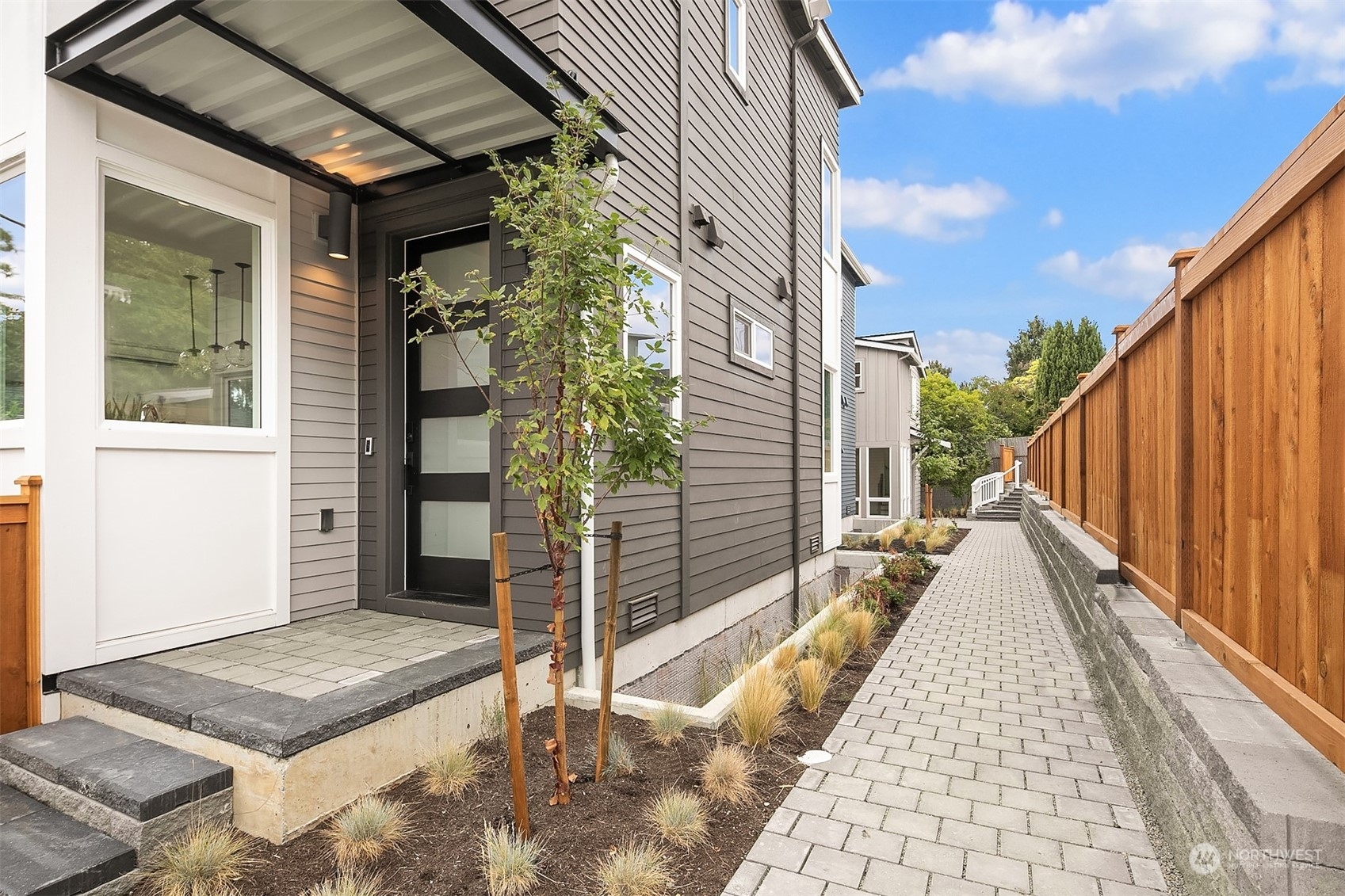 Property Photo:  3112 W Raye Street  WA 98199 