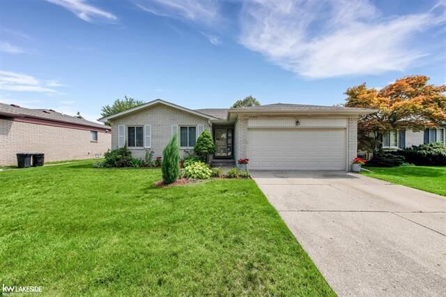 Property Photo:  37306 Tericrest  MI 48310 