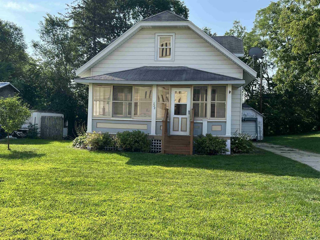 Property Photo:  722 East Cook Street  WI 53901 