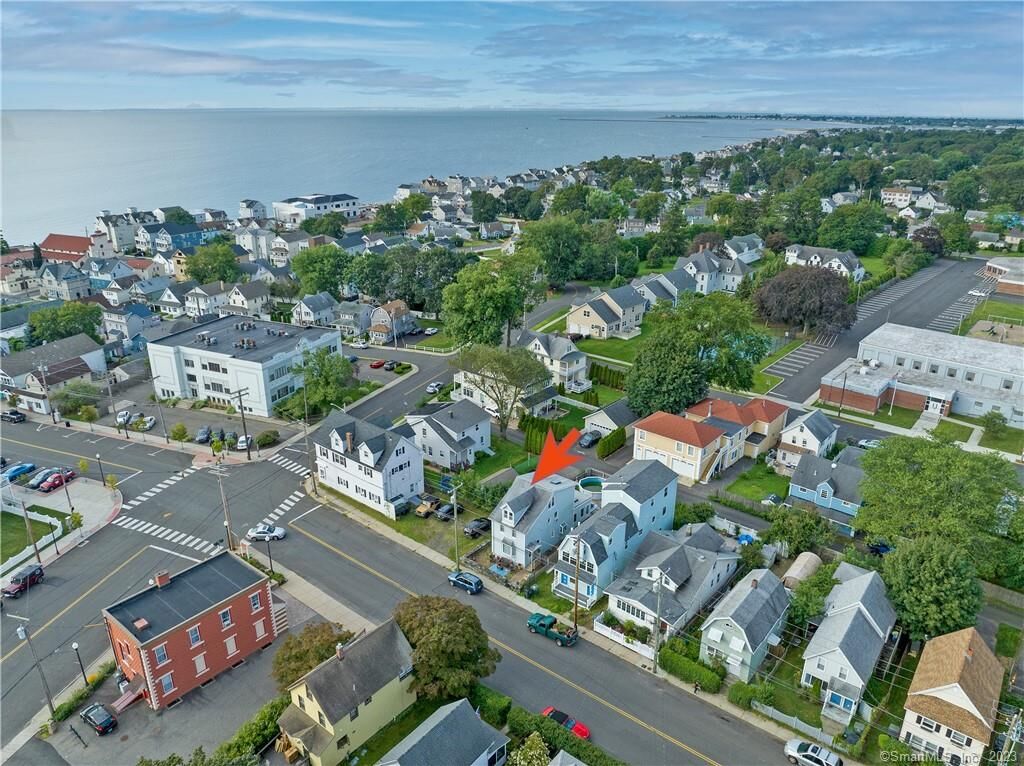 Property Photo:  86 Naugatuck Avenue  CT 06460 