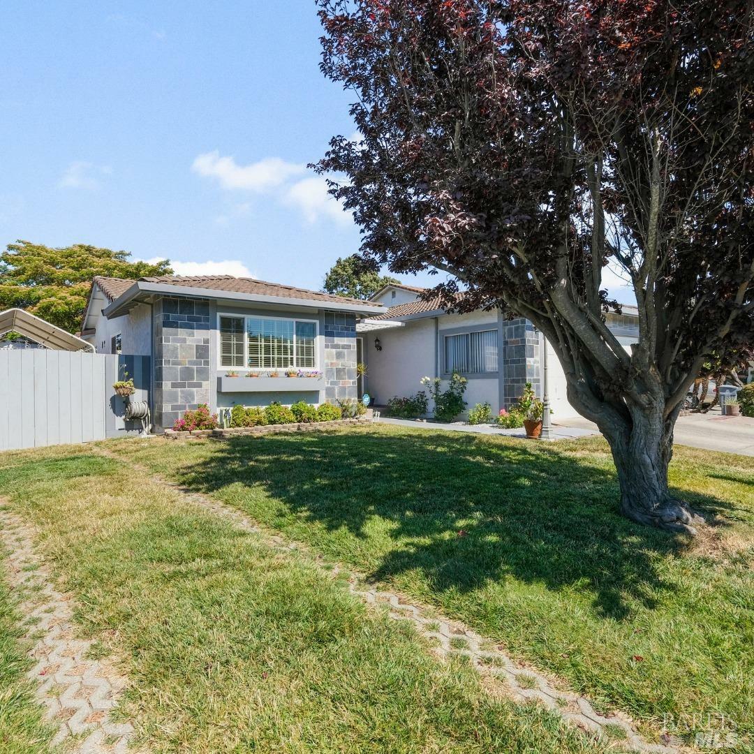 Property Photo: 136 Catalina Court CA 94589