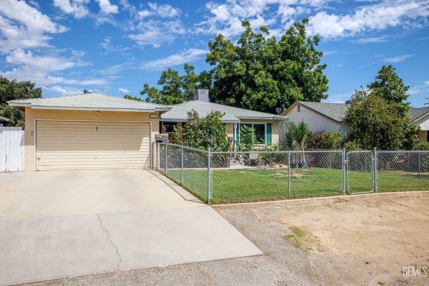 Property Photo: 2108 Harrison Drive CA 93308