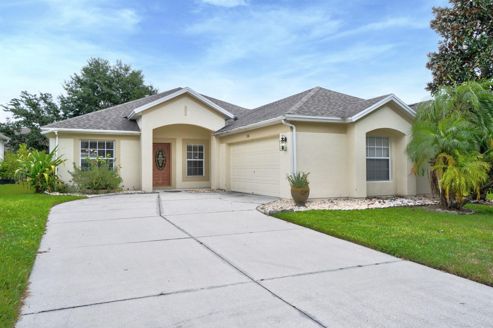 Property Photo:  2326 Meadow Oak Circle  FL 34746 