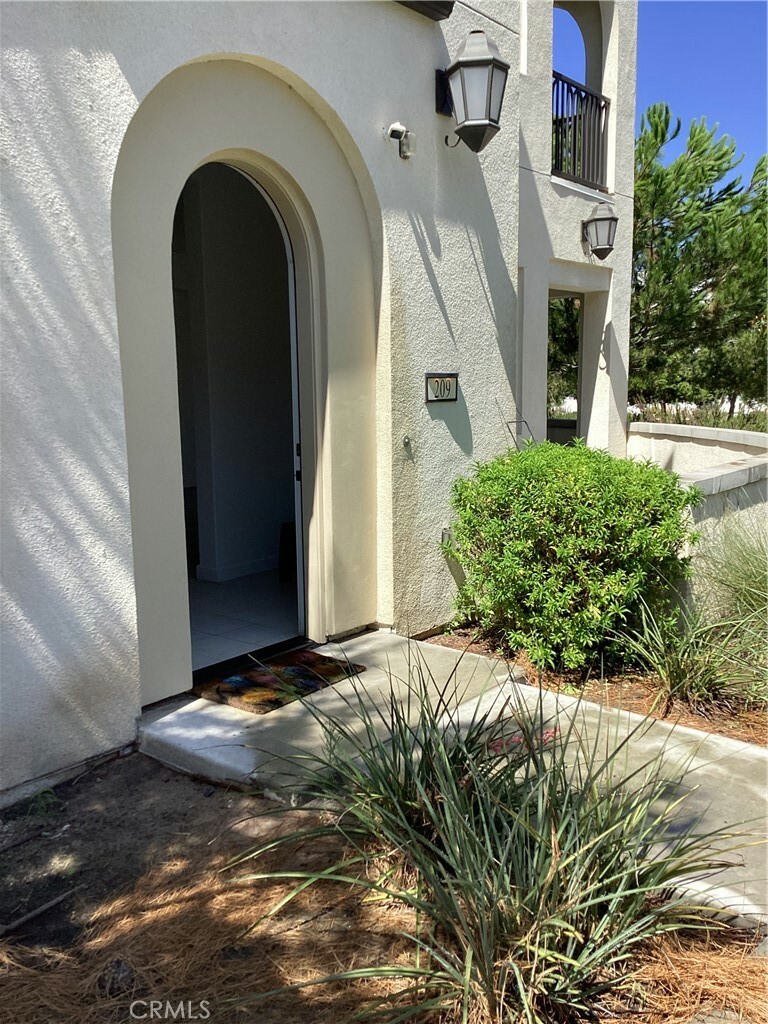 Property Photo: 209 Follyhatch CA 92618