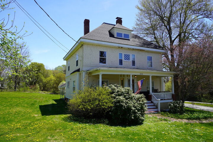 255 Main Street  Cumberland ME 04021 photo