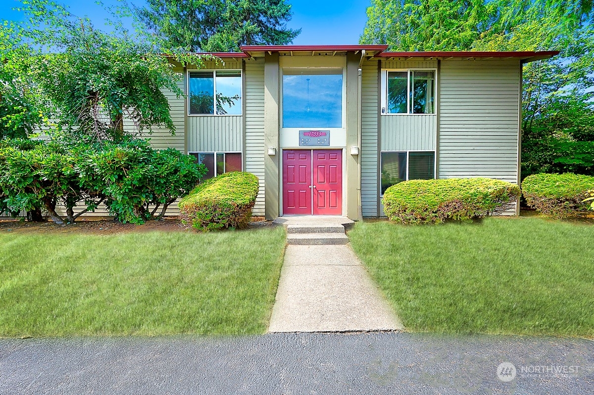 Property Photo:  17533 151st Avenue SE 8 11  WA 98058 