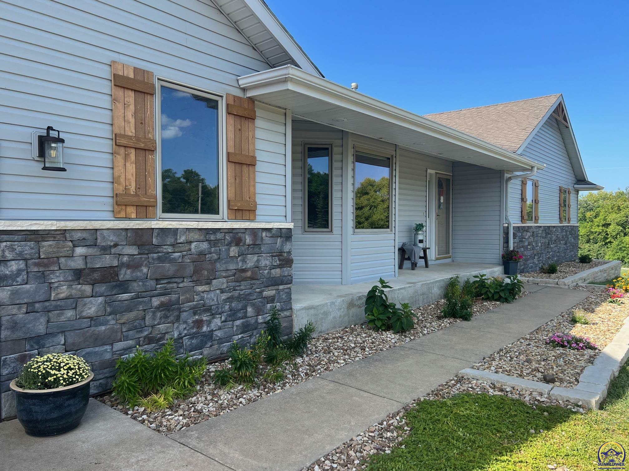Property Photo: 531 NW 86th St KS 66617