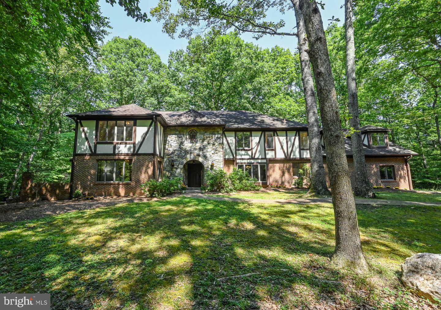 Property Photo: 10617 Timberidge Road VA 22039