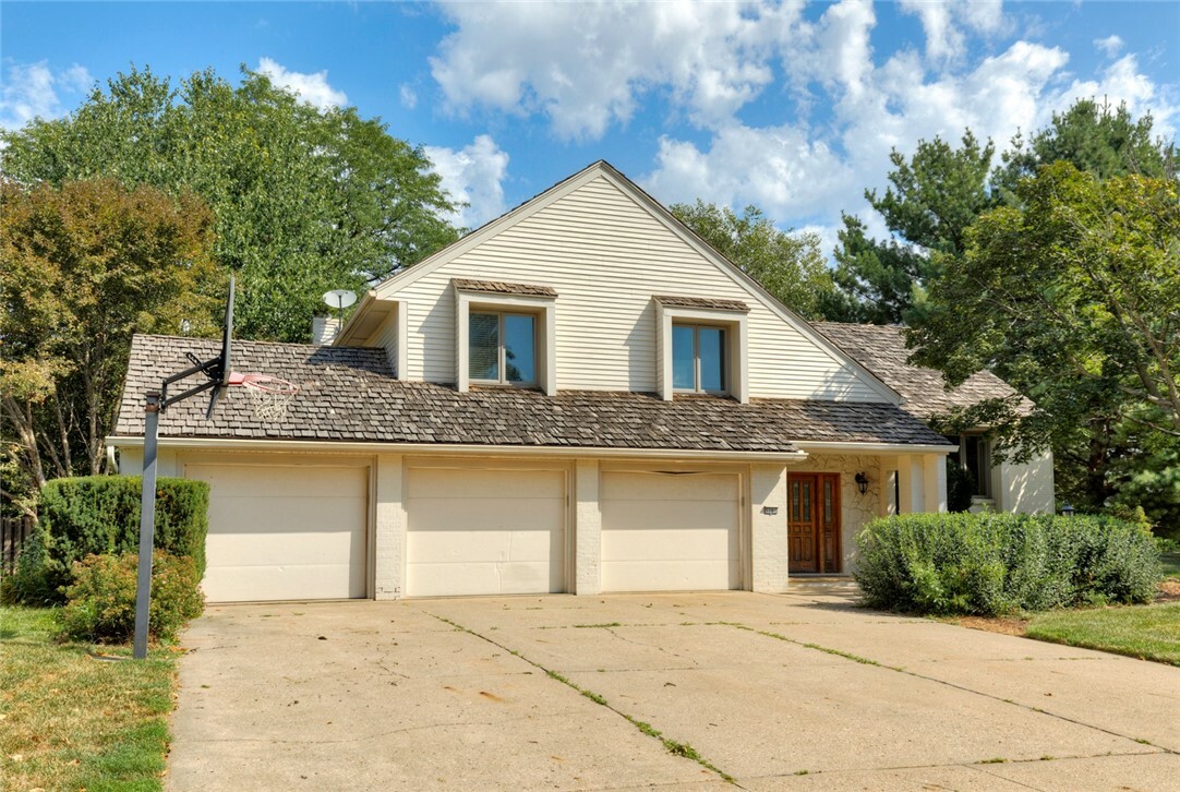 Property Photo:  3701 Brookview Drive  IA 50265 