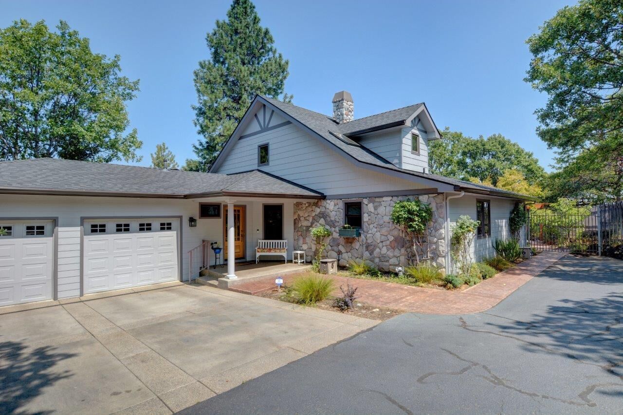Property Photo: 545 Coachman Drive OR 97530