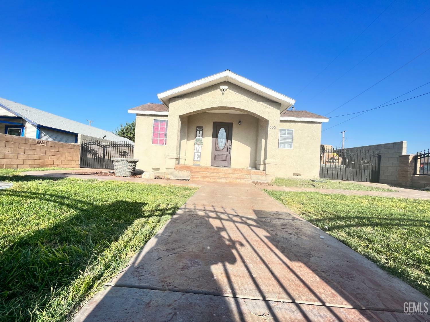 Property Photo: 600 Buchanan Street CA 93268