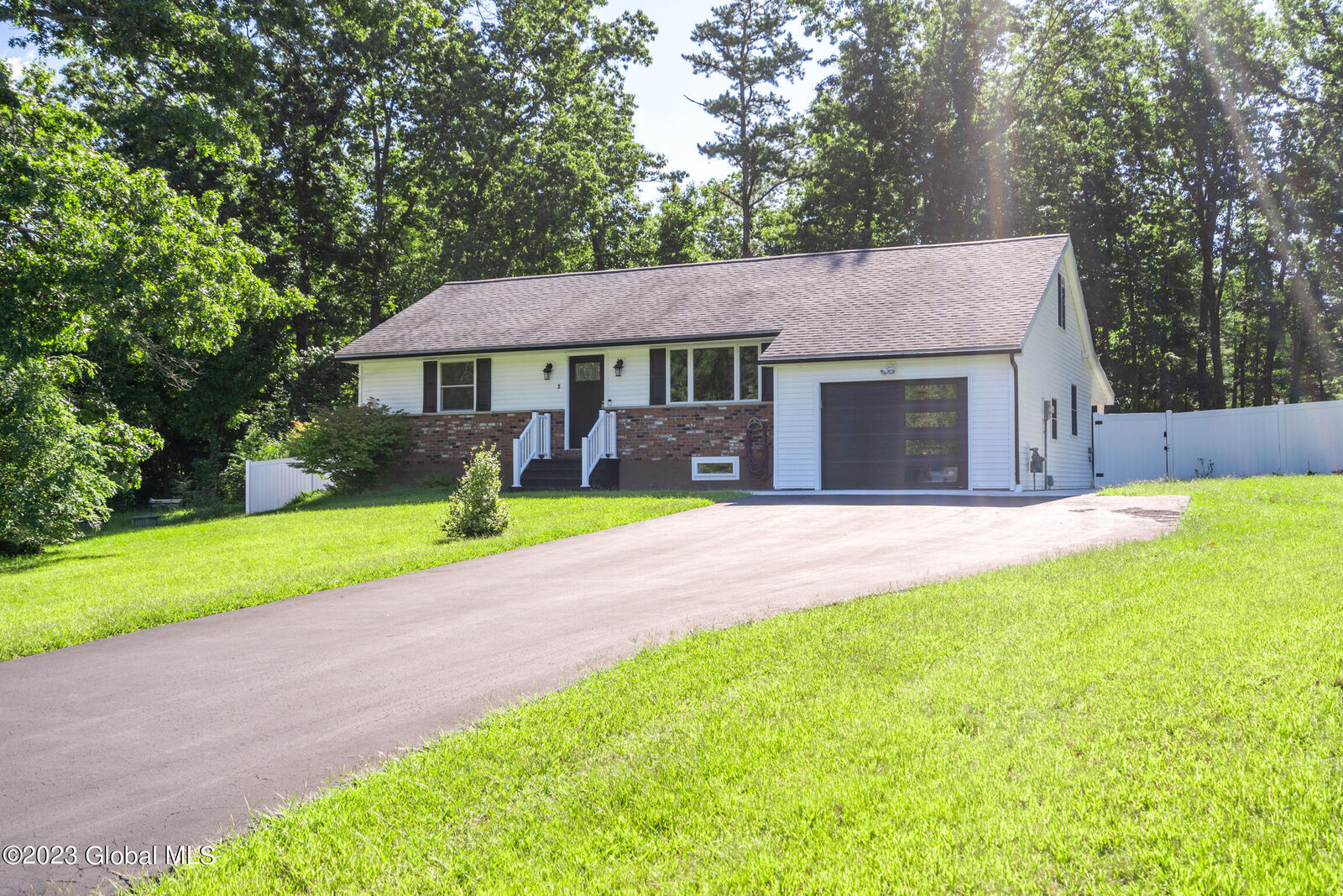 Property Photo:  5 Sleepy Court  NY 12020 