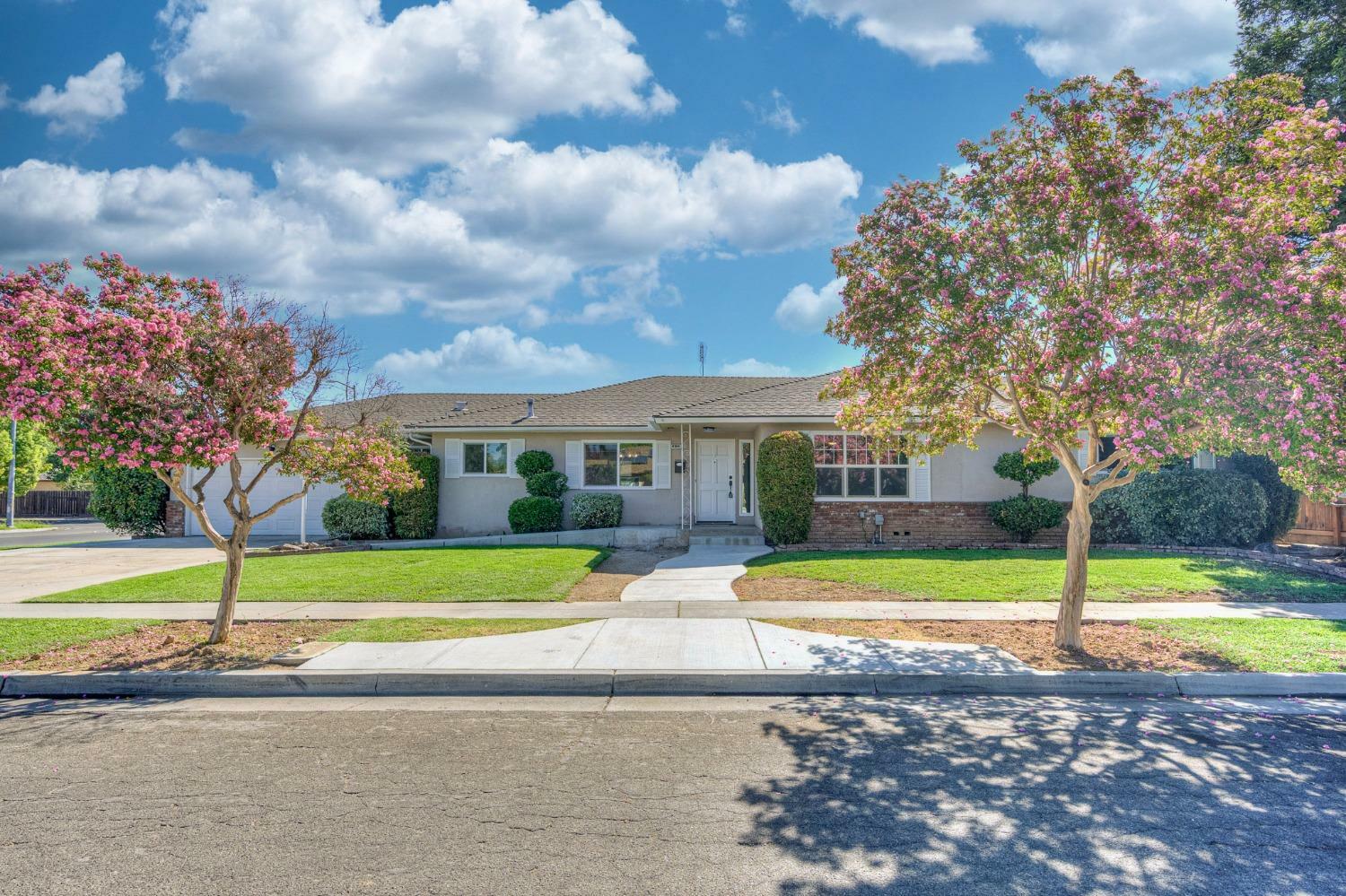 Property Photo:  6386 N 9th Street  CA 93710 