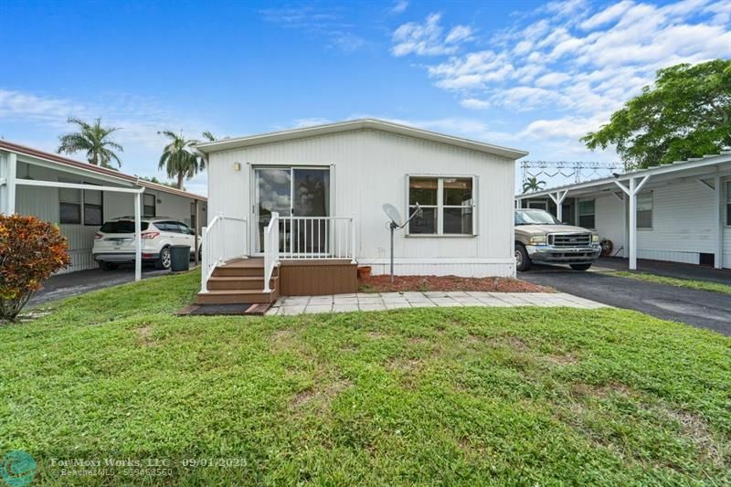 Property Photo:  5314 SW 29th Ave  FL 33312 