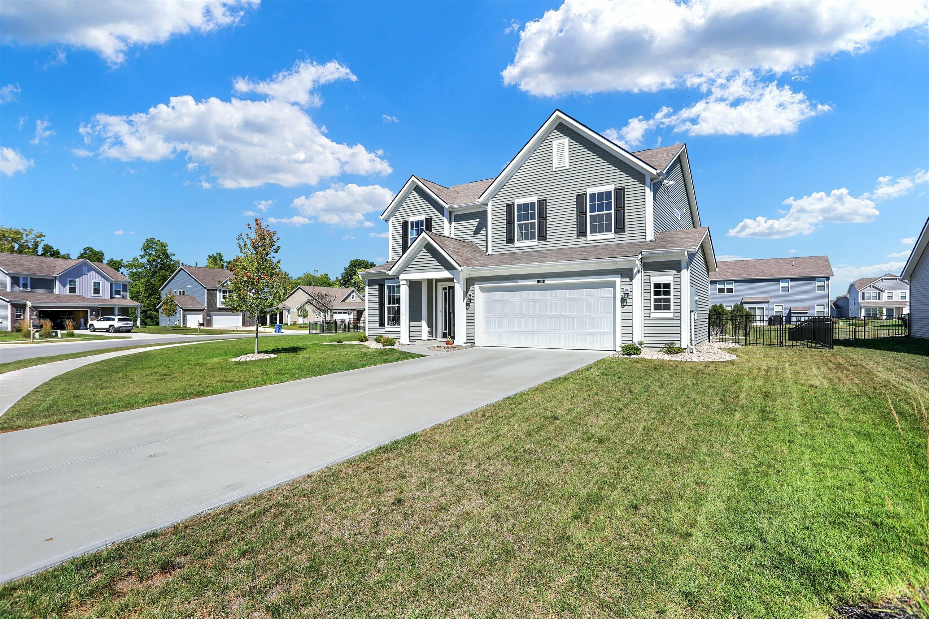 Property Photo: 1271 Peregrine Lane IN 46143
