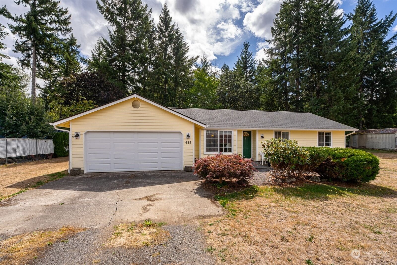 Property Photo:  925 Washington Avenue E  WA 98589 