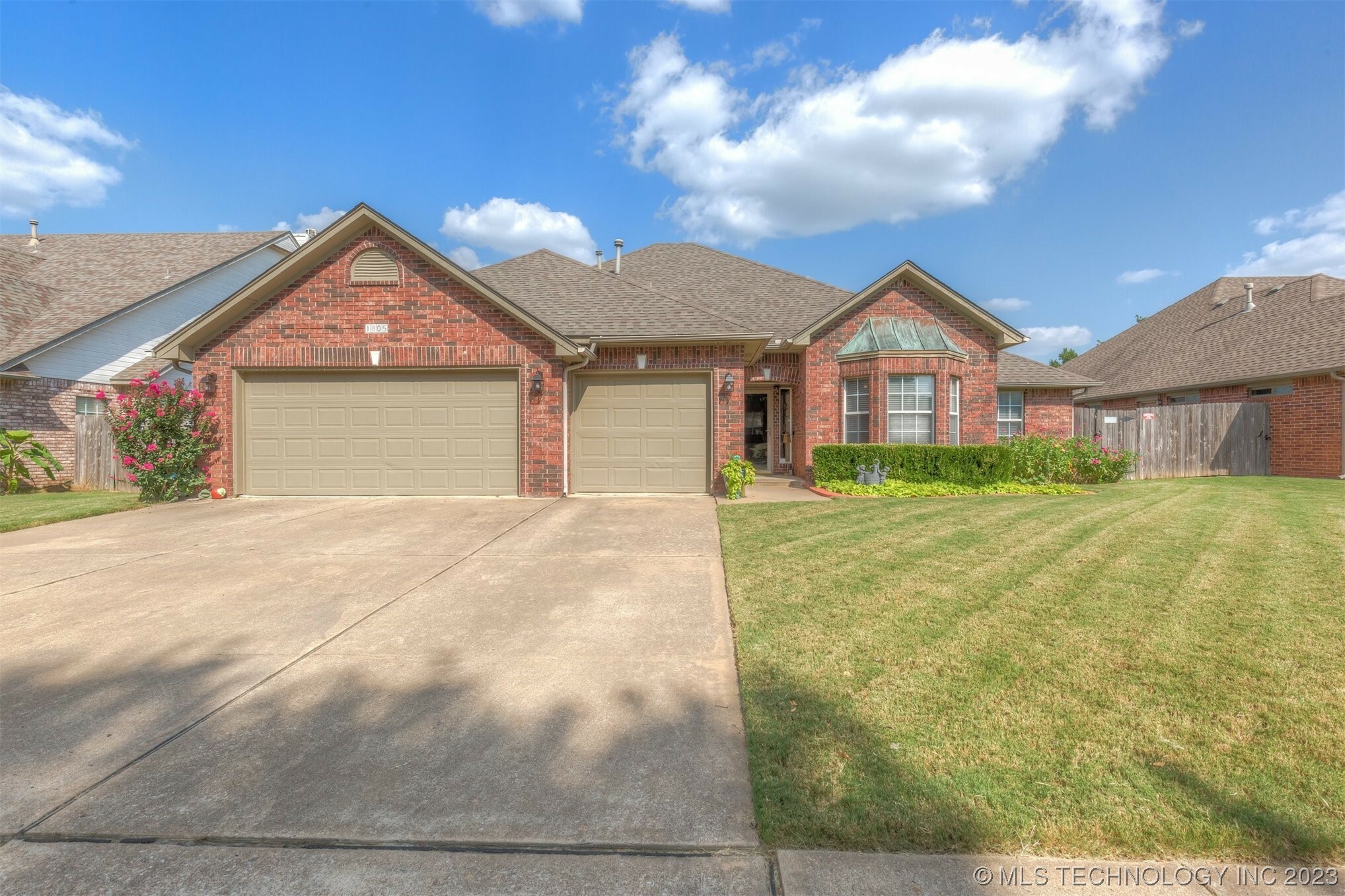 Property Photo:  1805 N 11th Street  OK 74012 