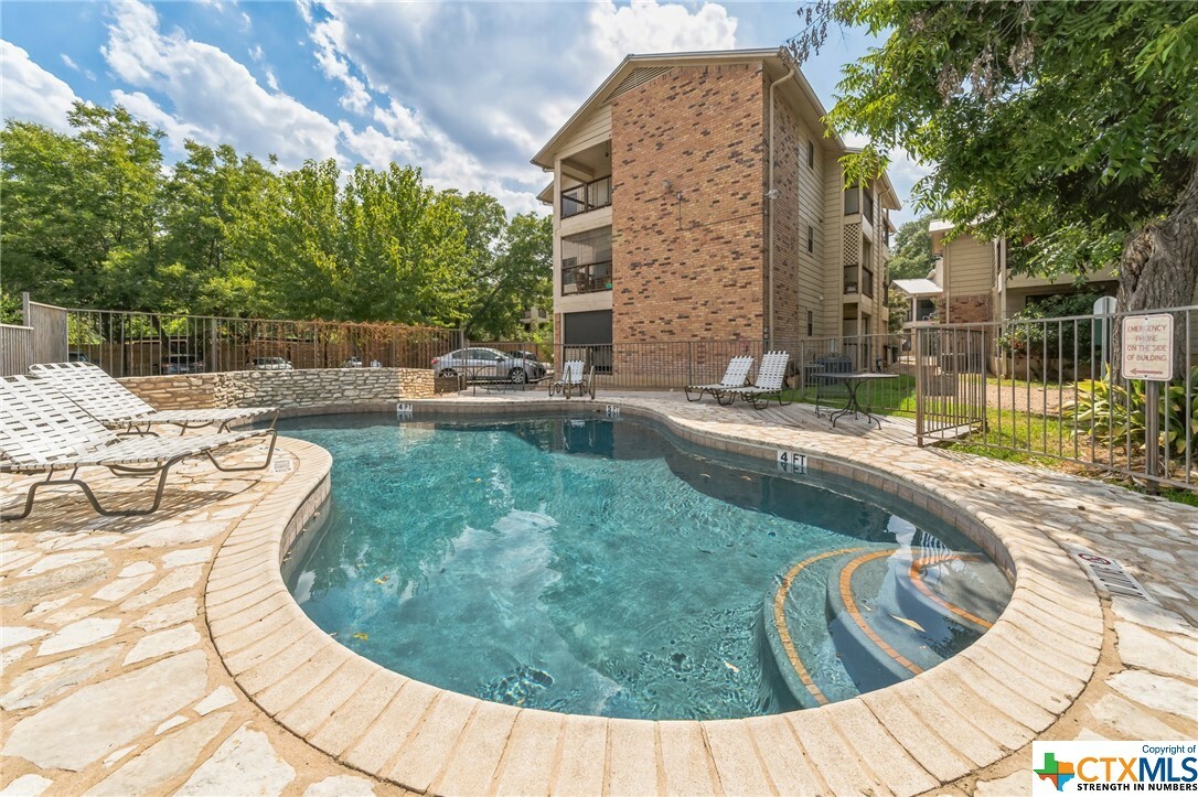 Property Photo: 421 W San Antonio Street F4 TX 78666