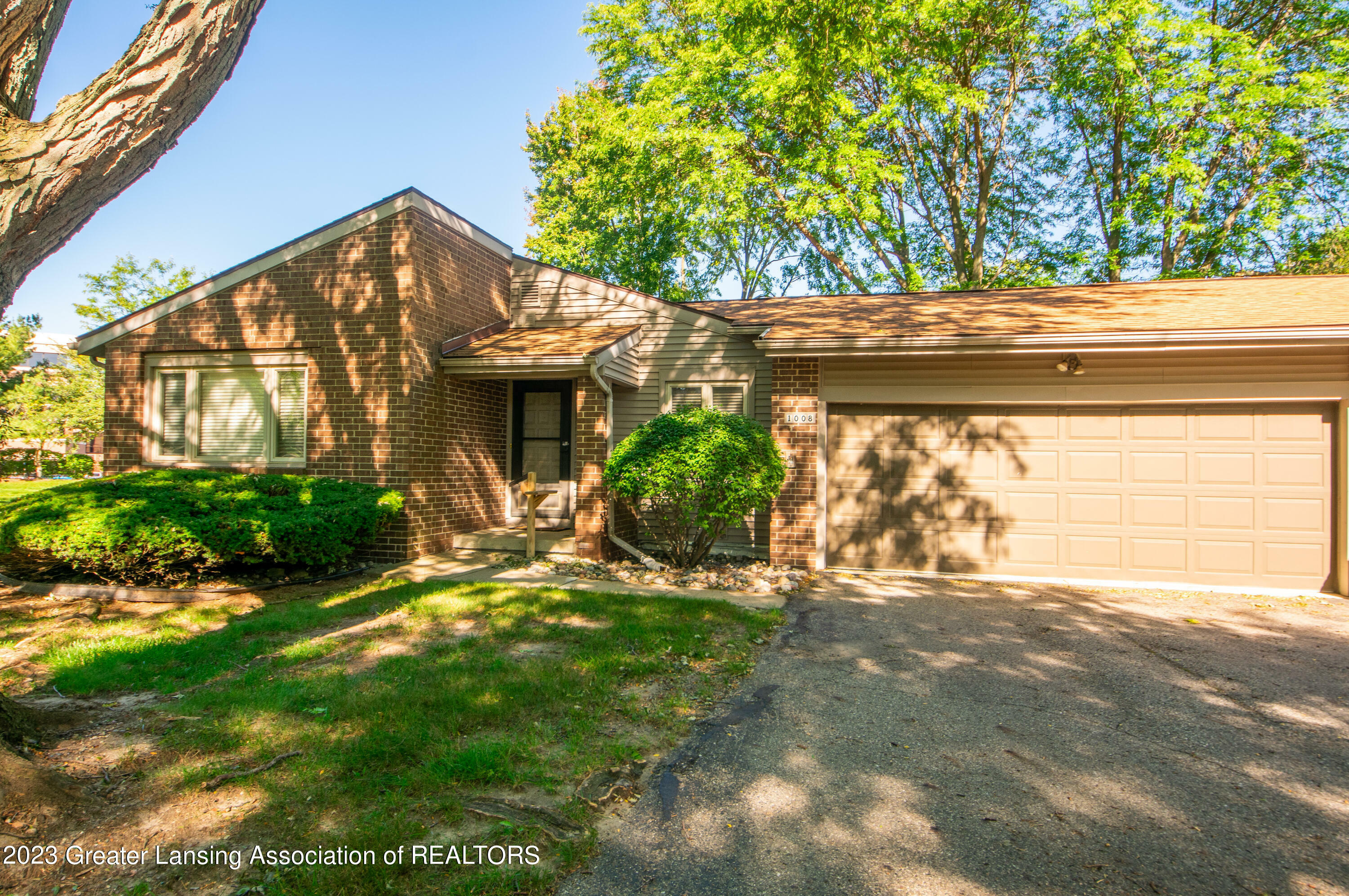 Property Photo:  1008 Grenoble Circle  MI 48917 