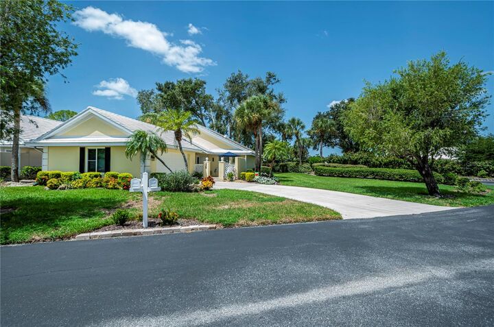 Property Photo:  721 Brightside Crescent Dr  FL 34293 