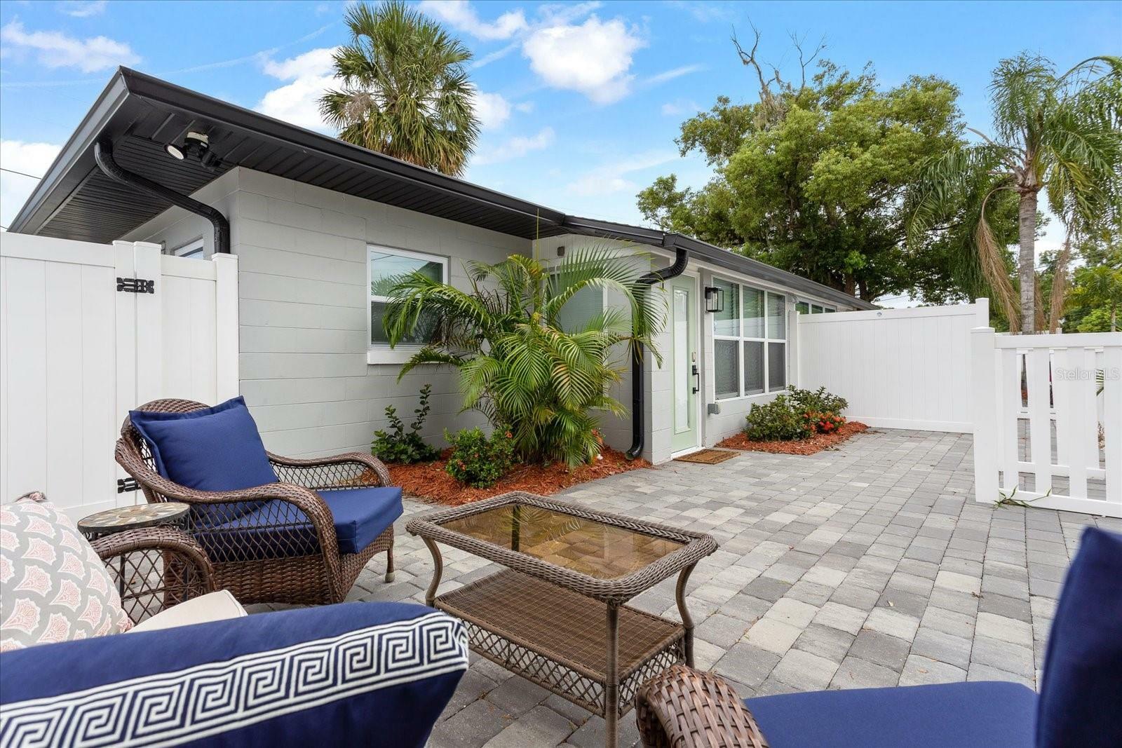 Property Photo:  4521 Edgewater Drive  FL 32804 