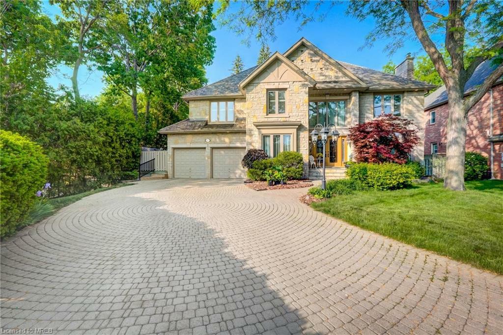Property Photo: 1301 Lindburgh Court ON L5H4J2