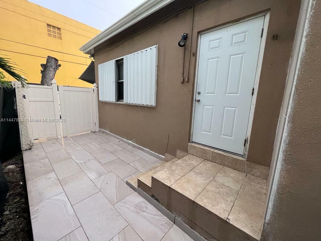 Property Photo:  2530 SW 27th St Back  FL 33133 