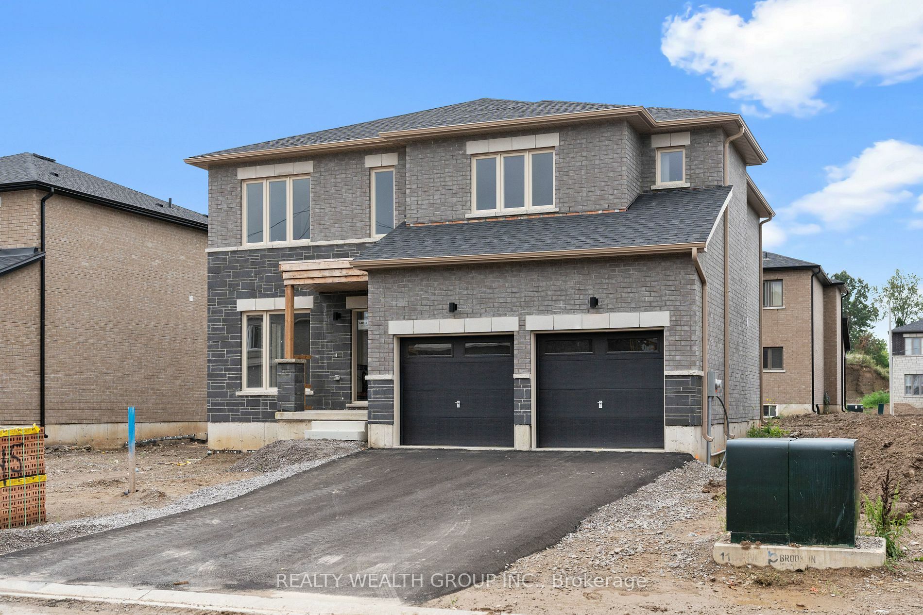Property Photo:  18 Tulip Cres Cres E  ON N3Y0G9 